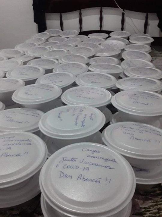 Foto 3 de 4 — Moradores de Trabiju se unem e entregam mais de 400 marmitas pela cidade